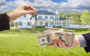 What are the advantages of selling a house to a cash buyer?
